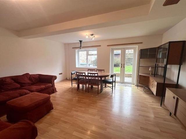 2 bedroom semi detached house to rent