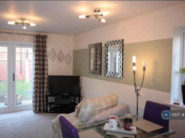 2 bedroom semi detached house to rent