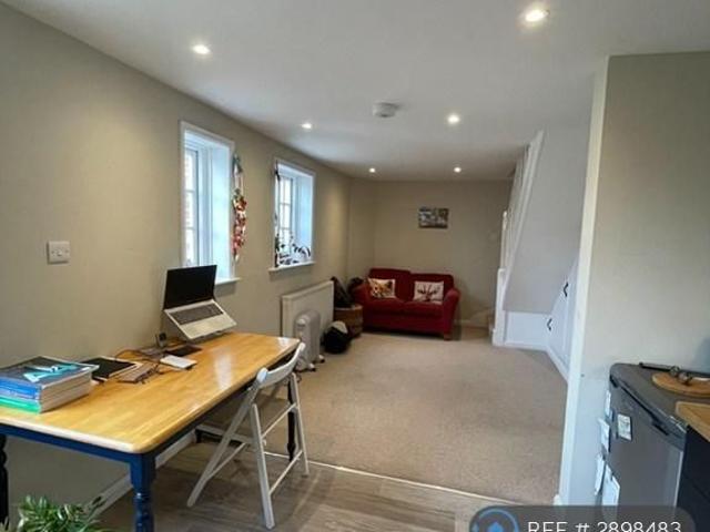 2 bedroom semi detached house to rent