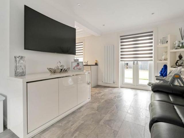 2 bedroom semi detached house to rent