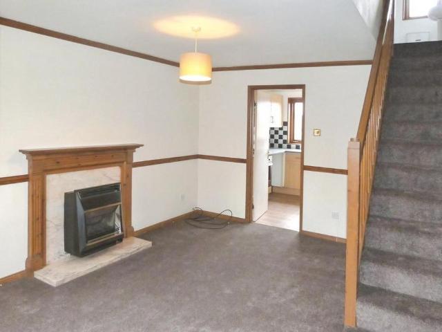 2 bedroom semi detached house to rent