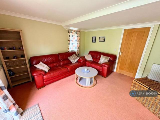 2 bedroom semi detached house to rent