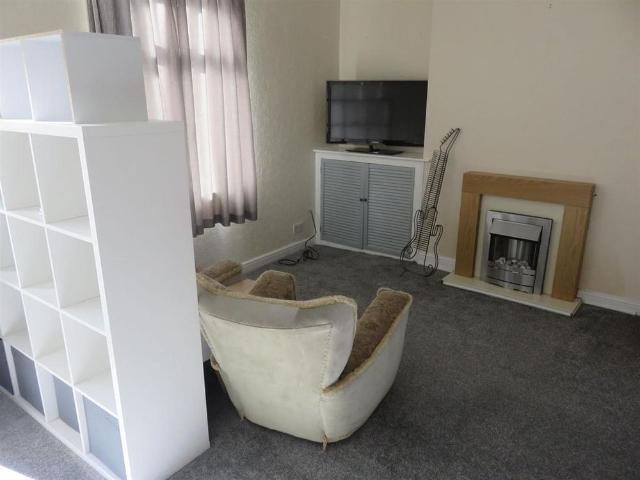 2 bedroom semi detached house to rent