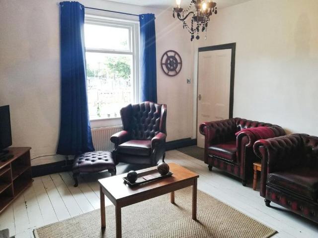 2 bedroom semi detached house to rent
