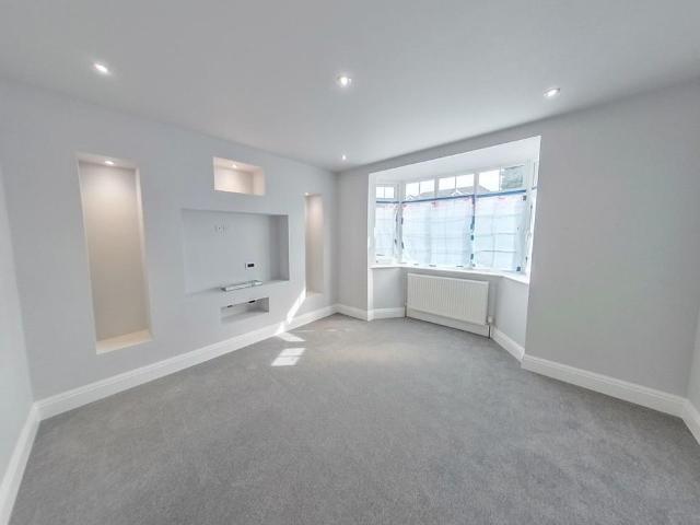 2 bedroom semi detached house to rent