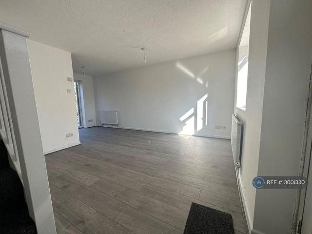 2 bedroom semi detached house to rent