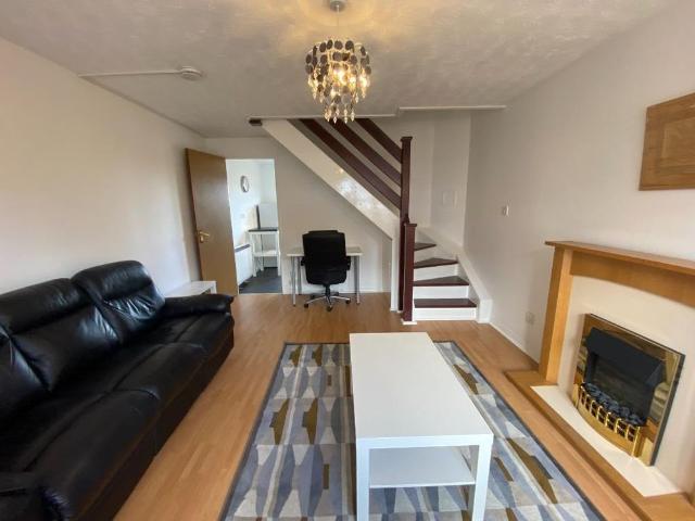 2 bedroom semi detached house to rent