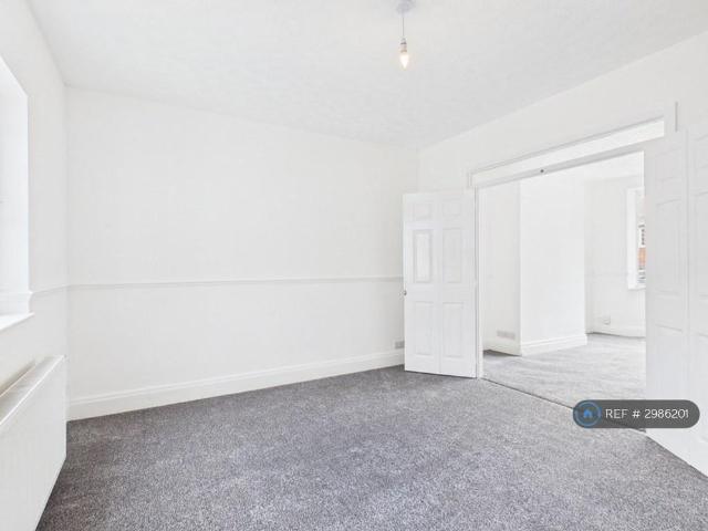 2 bedroom semi detached house to rent