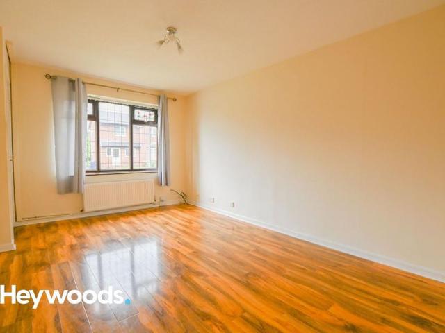 2 bedroom semi detached house to rent