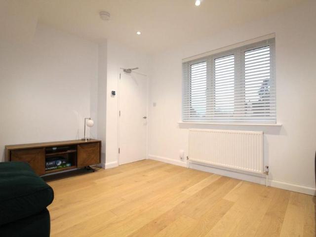 2 bedroom semi detached house to rent