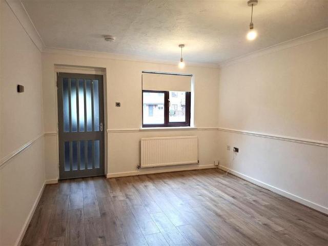 2 bedroom semi detached house to rent