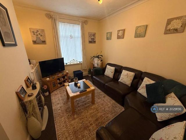 2 bedroom semi detached house to rent
