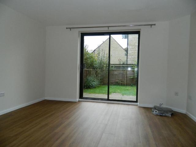 2 bedroom semi detached house to rent