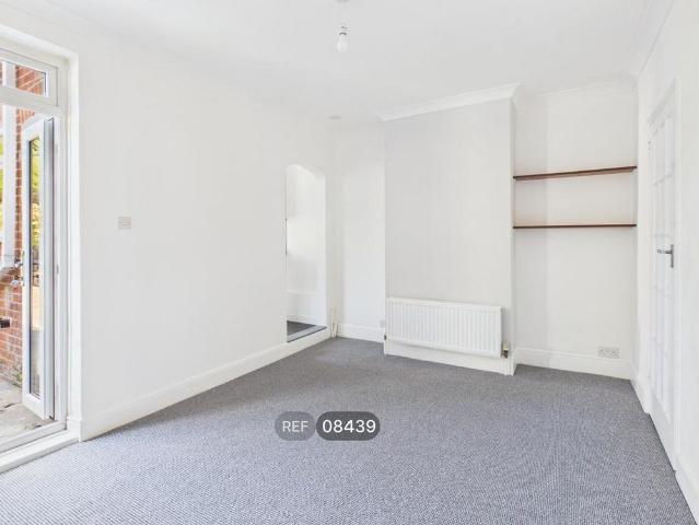 2 bedroom semi detached house to rent
