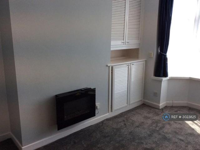 2 bedroom semi detached house to rent