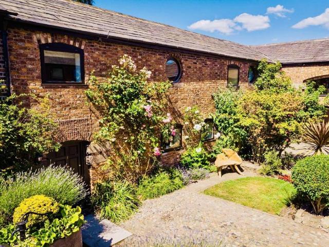 2 bedroom semi detached house to rent