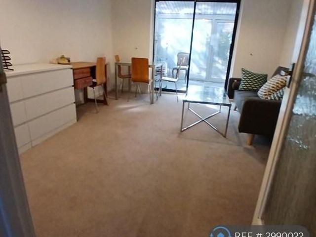 2 bedroom semi detached house to rent