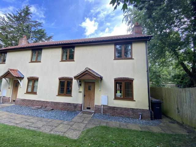 2 bedroom semi detached house to rent