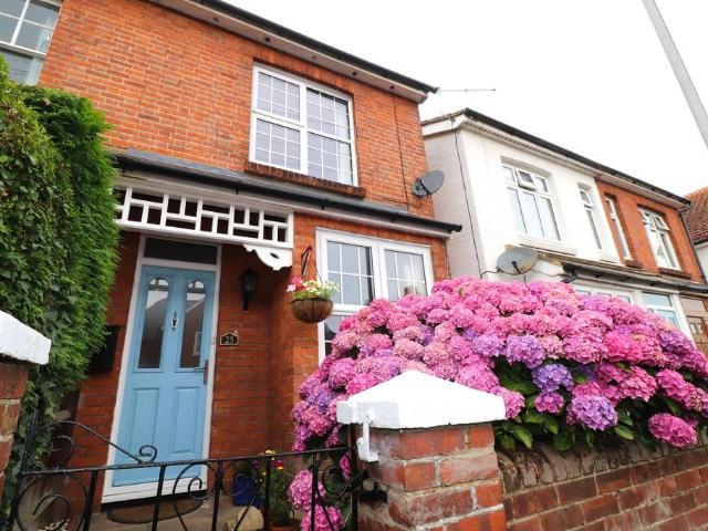 2 bedroom semi detached house to rent