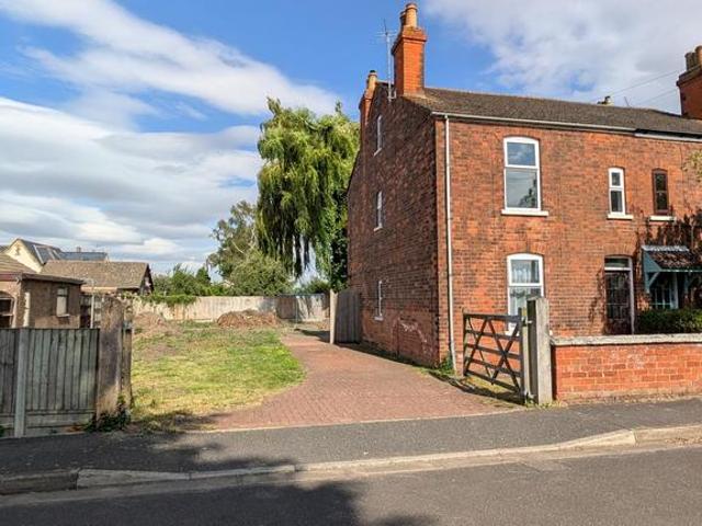 2 bedroom semi detached house to rent