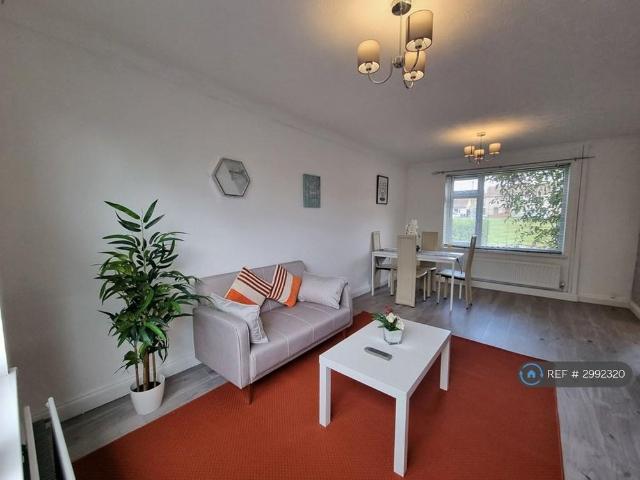 2 bedroom semi detached house to rent