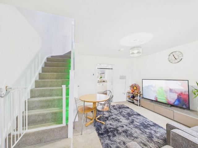2 bedroom semi detached house to rent