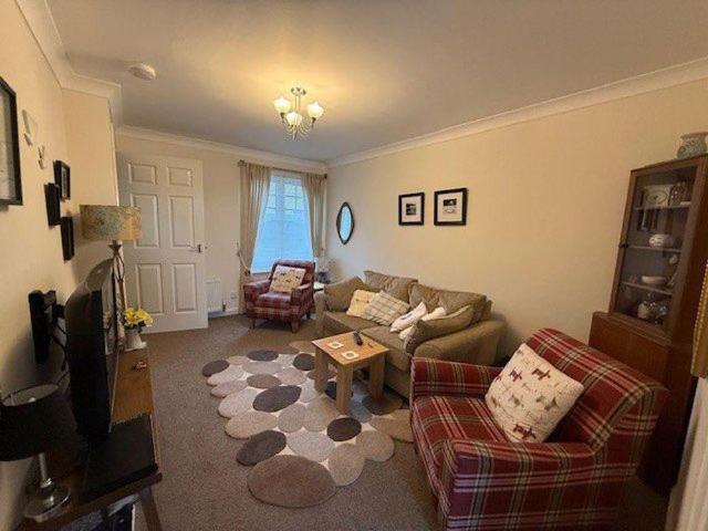 2 bedroom semi detached house to rent