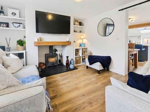 2 bedroom semi detached house to rent