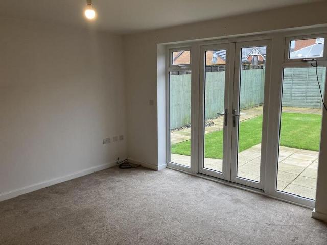 2 bedroom semi detached house to rent