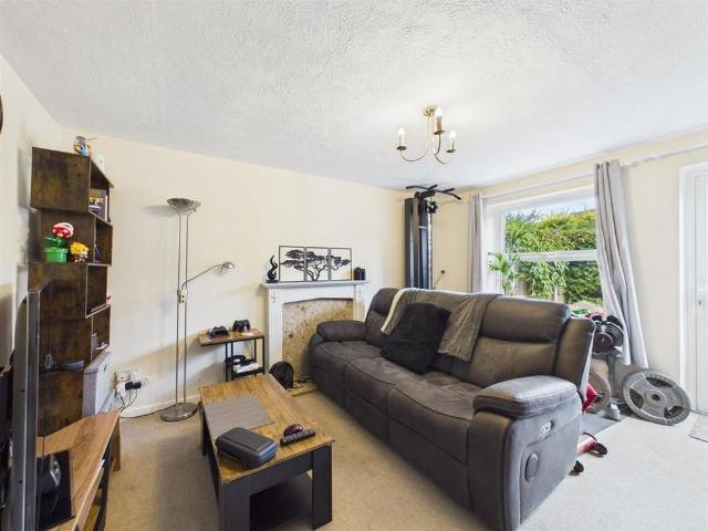 2 bedroom semi detached house to rent