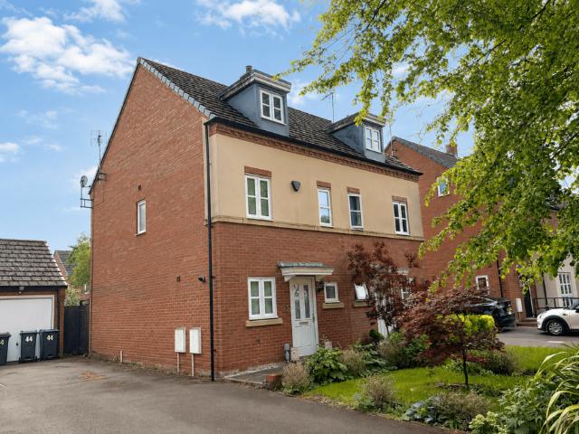 3 bedroom semi detached house to rent