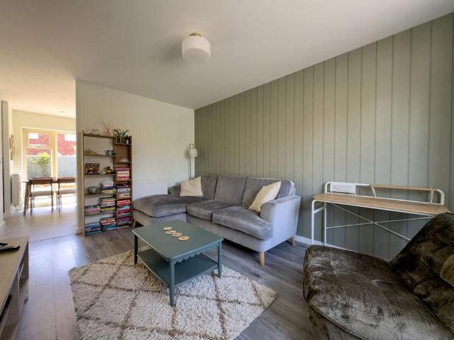 2 bedroom semi detached house to rent