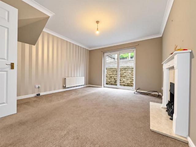 2 bedroom semi detached house to rent