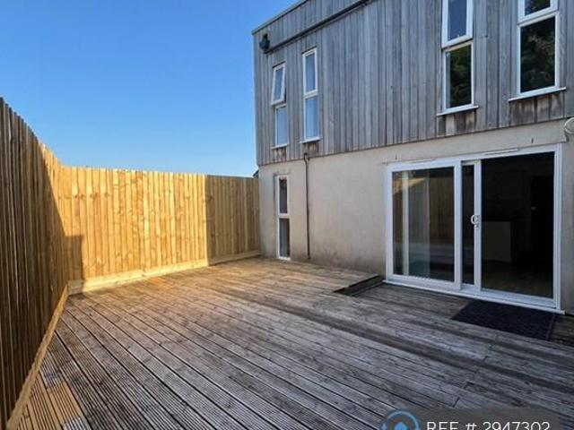 2 bedroom semi detached house to rent