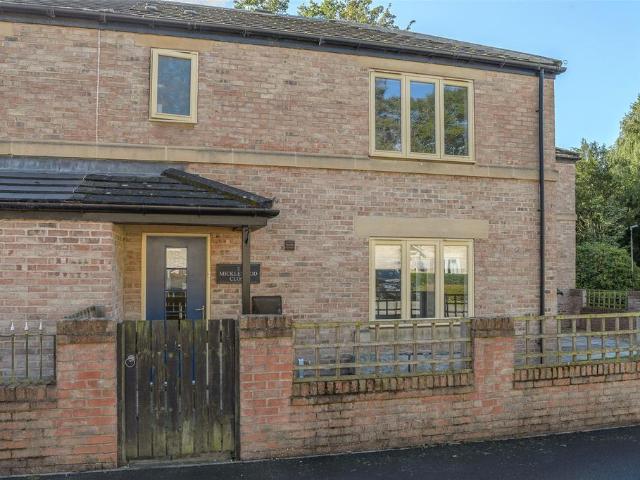 2 bedroom semi detached house to rent
