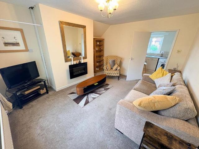 2 bedroom semi detached house to rent