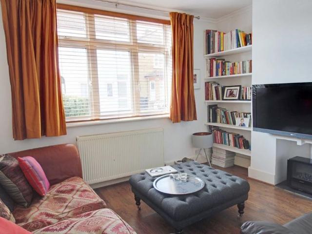 2 bedroom semi detached house to rent