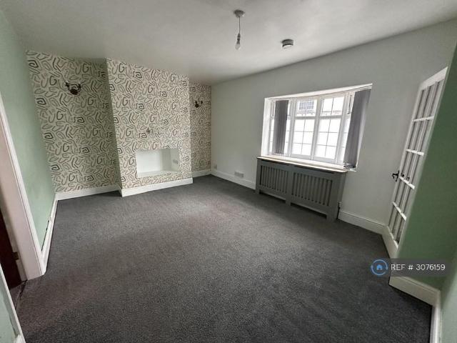 2 bedroom semi detached house to rent