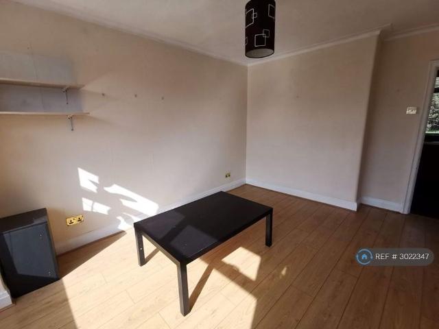 2 bedroom semi detached house to rent