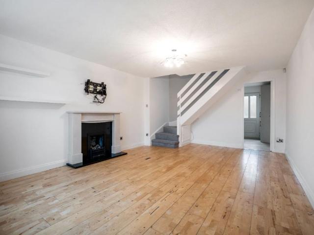 2 bedroom semi detached house to rent