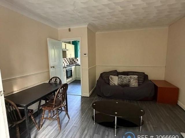 2 bedroom semi detached house to rent