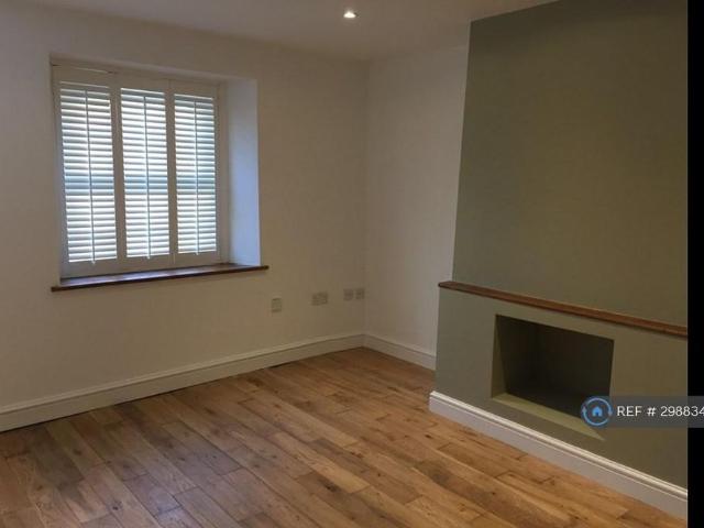 2 bedroom semi detached house to rent