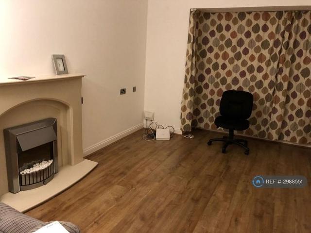 2 bedroom semi detached house to rent
