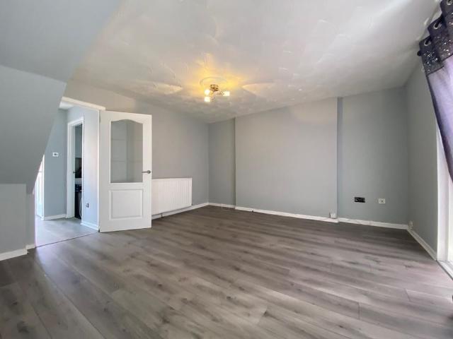 2 bedroom semi detached house to rent