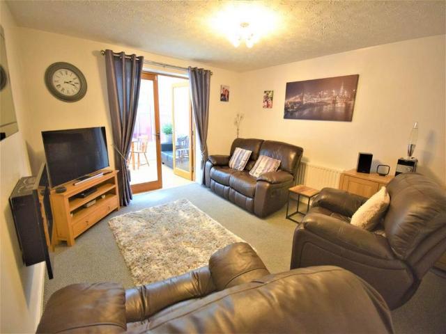 2 bedroom semi detached house to rent