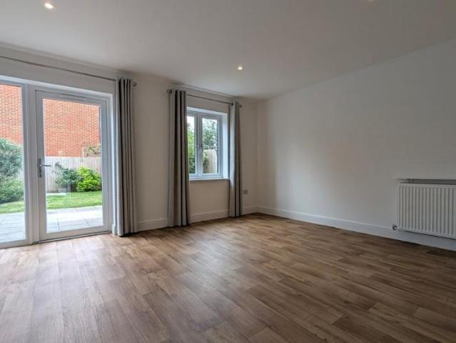 2 bedroom semi detached house to rent