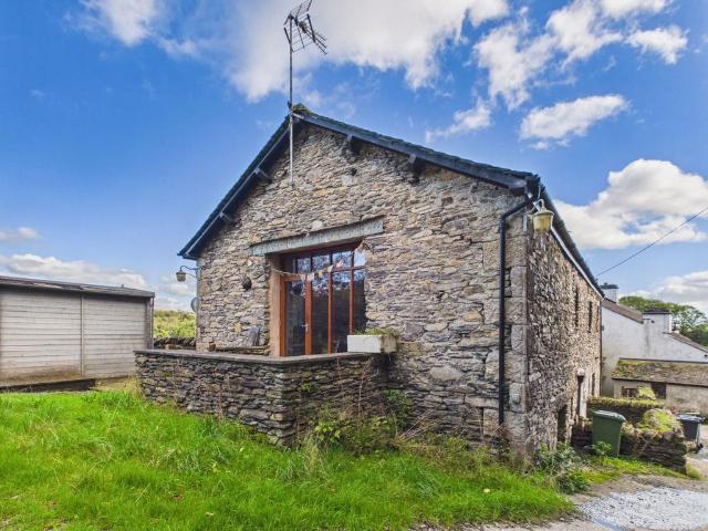2 bedroom semi detached house to rent