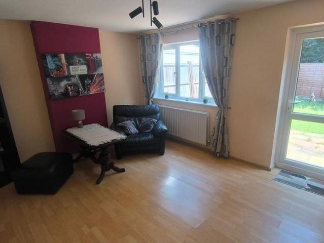 2 bedroom semi detached house to rent