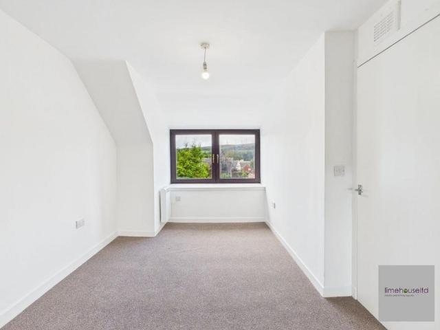 2 bedroom semi detached house to rent