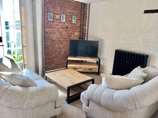 2 bedroom semi detached house to rent